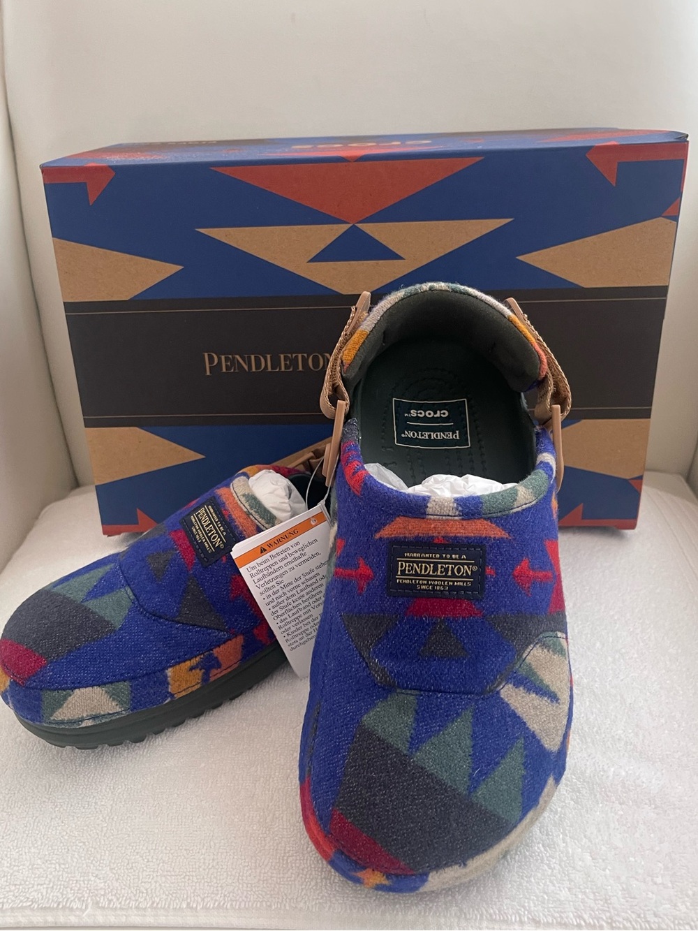 CROCS X PENDLETON CLOGS SZ - 7 X 8